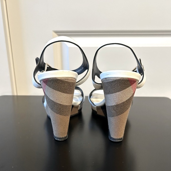 Burberry White And Nova Check Canvas Platform Wedge Sandals, size EUR 38 (US 8) - Picture 8 of 9
